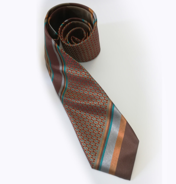 幾何学模様とストライプのネクタイ-- Geometric and Stripe necktie 3枚目の画像