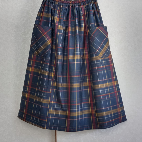 着物リメイク♪丈７８ｃｍチェックの大島紬でポケット付きモダンなスカート（裏地付き） 2枚目の画像