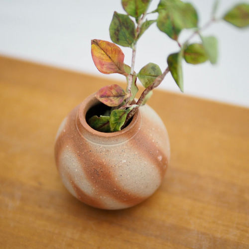 荒船焼一輪挿し 花瓶 備前ミニ一輪（ヒダスキ）ぷっくり 一輪挿し・花瓶・花器 Aco