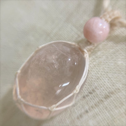 クリアローズクォーツとピンクオパールのマクラメ編みペンダント　マクラメアクセサリー　(CPN47）　 3枚目の画像