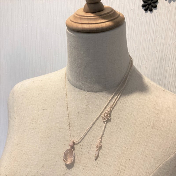 クリアローズクォーツとピンクオパールのマクラメ編みペンダント　マクラメアクセサリー　(CPN47）　 8枚目の画像