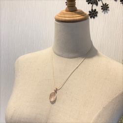 クリアローズクォーツとピンクオパールのマクラメ編みペンダント　マクラメアクセサリー　(CPN47）　 4枚目の画像