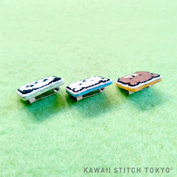 ３くま【ブローチ】バッチ バッジ クマ 熊 パンダ シロクマ 刺繍 かわいい クロスステッチ ポップ オーダーメイド 3枚目の画像