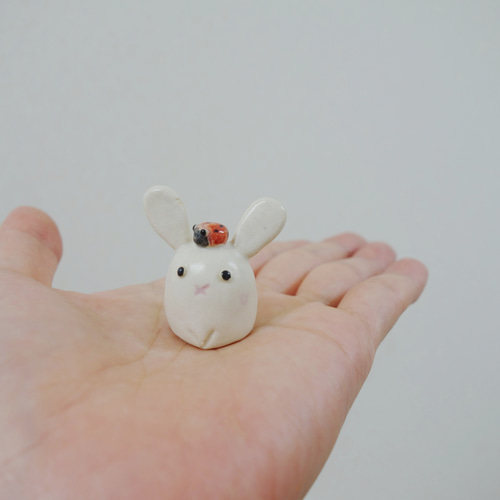 うさぎとてんとう虫 陶器 置物 その他置物 つちもの製作所 通販