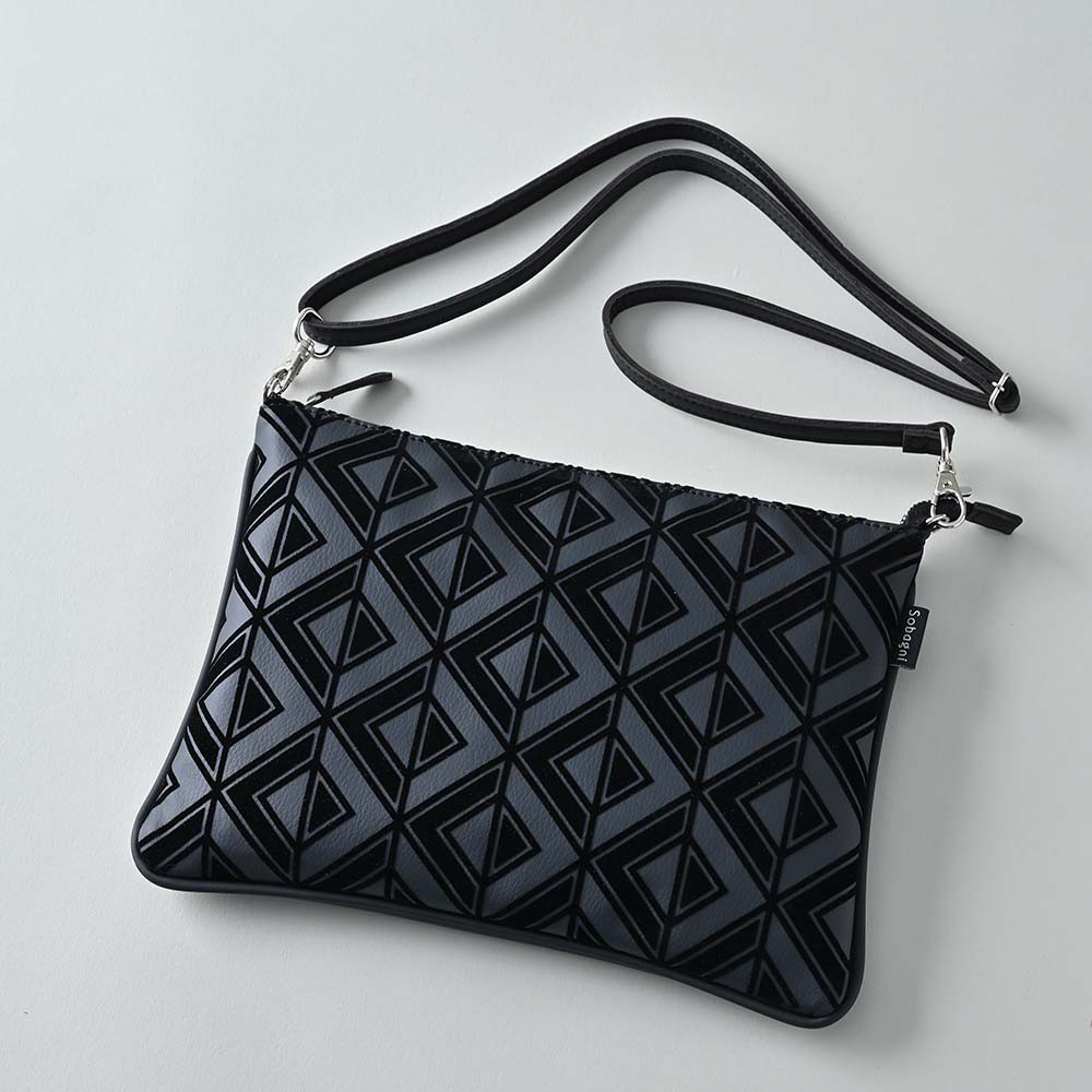 ★Sobagni(ソバニ)★内生地までこだわった、大人デザインポシェット♪フロッキーポシェット★ブラック 112114