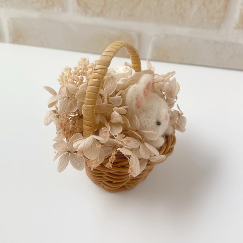 ☆うさぎさん×お花シリーズ☆ミニかごピンク うさぎ年 置物 ギフト 春