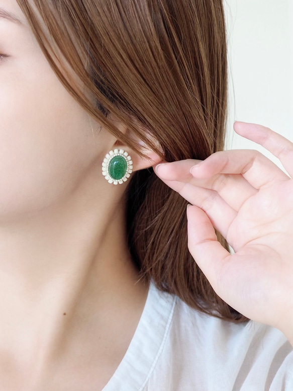 【再販　特集掲載】天然石グリーンアベンチュリンのビーズ刺繍ピアス/イヤリング　緑　グリーン　新緑 4枚目の画像
