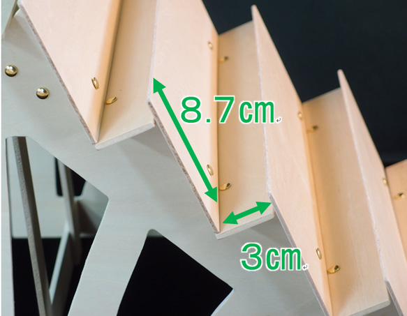 パタポンな木製什器　33㎝４段ナナメ棚ゆったり型・ナチュラル 3枚目の画像