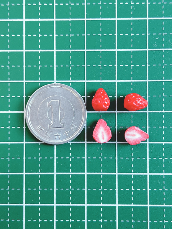 樹脂粘土 いちご 7×5㍉サイズ ミニチュアパーツ 5枚目の画像