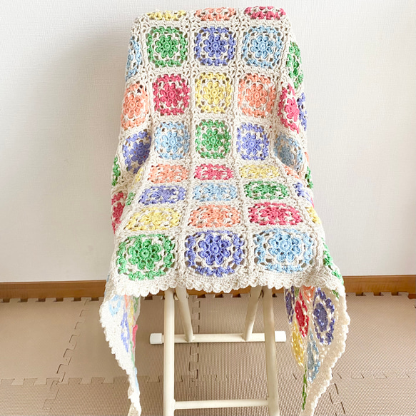 ハンドメイド*63枚モチーフつなぎ 手編みブランケット* 短く ハンドメイド*63枚モチーフつなぎ 手編みブランケット* 短く