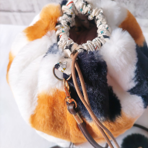 三毛猫 ハンドメイド 丸い 巾着 ベージュ 三毛猫ハンドメイド