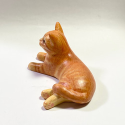 棕色虎斑貓雕像 第7張的照片