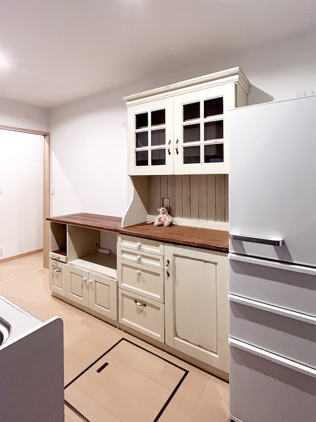 ♪ラスティック　フレンチ　カップボード