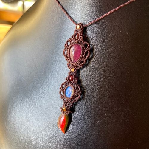 希少石アンモライト×ルビー×オパール×ガーネットのマクラメネックレス