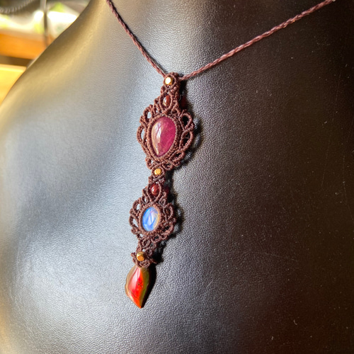 希少石アンモライト×ルビー×オパール×ガーネットのマクラメネックレス