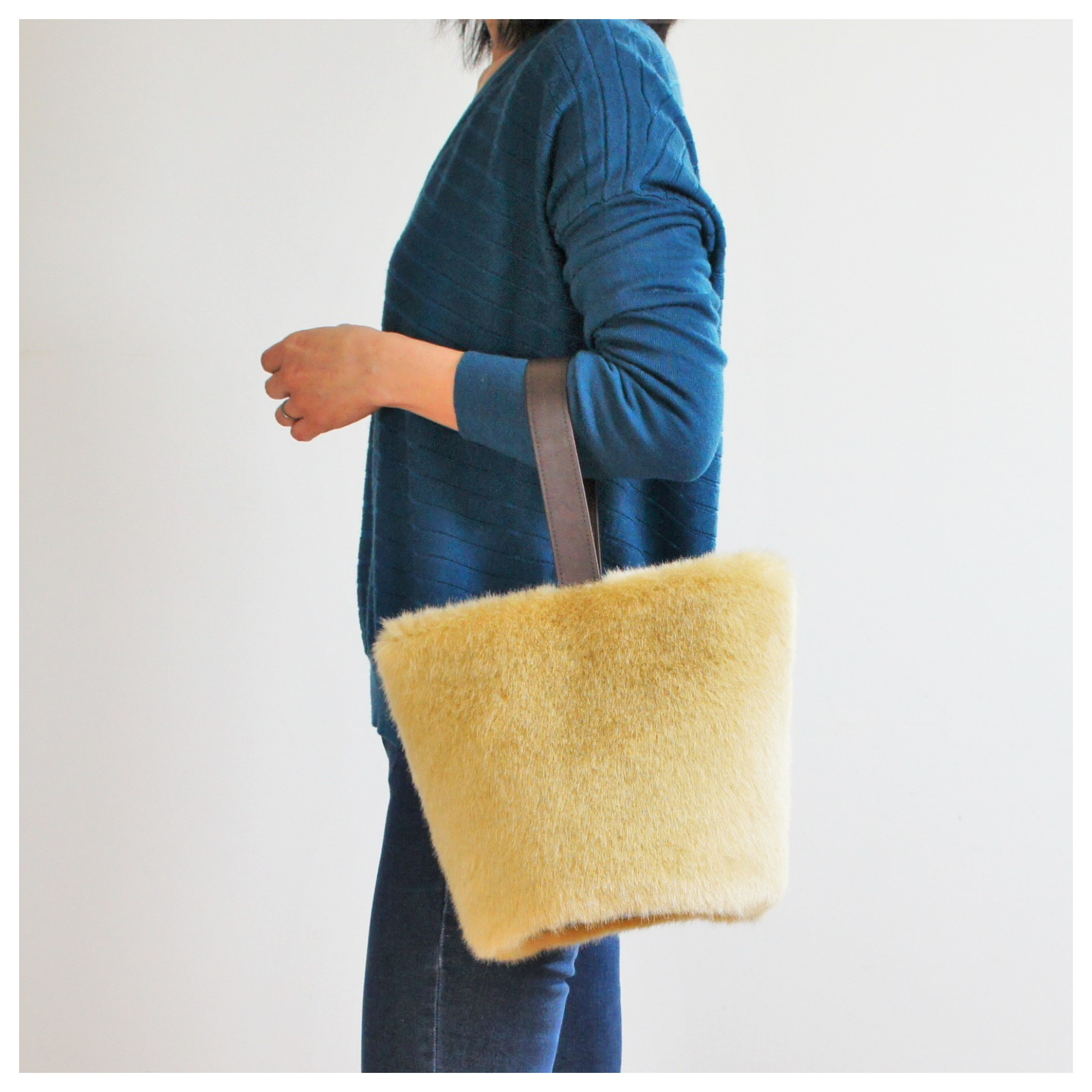 【特集掲載】大人シンプルなエコファーのバケツバッグ（キャメルベージュ）《受注制作》[ バケツトート　ファーバッグ ]