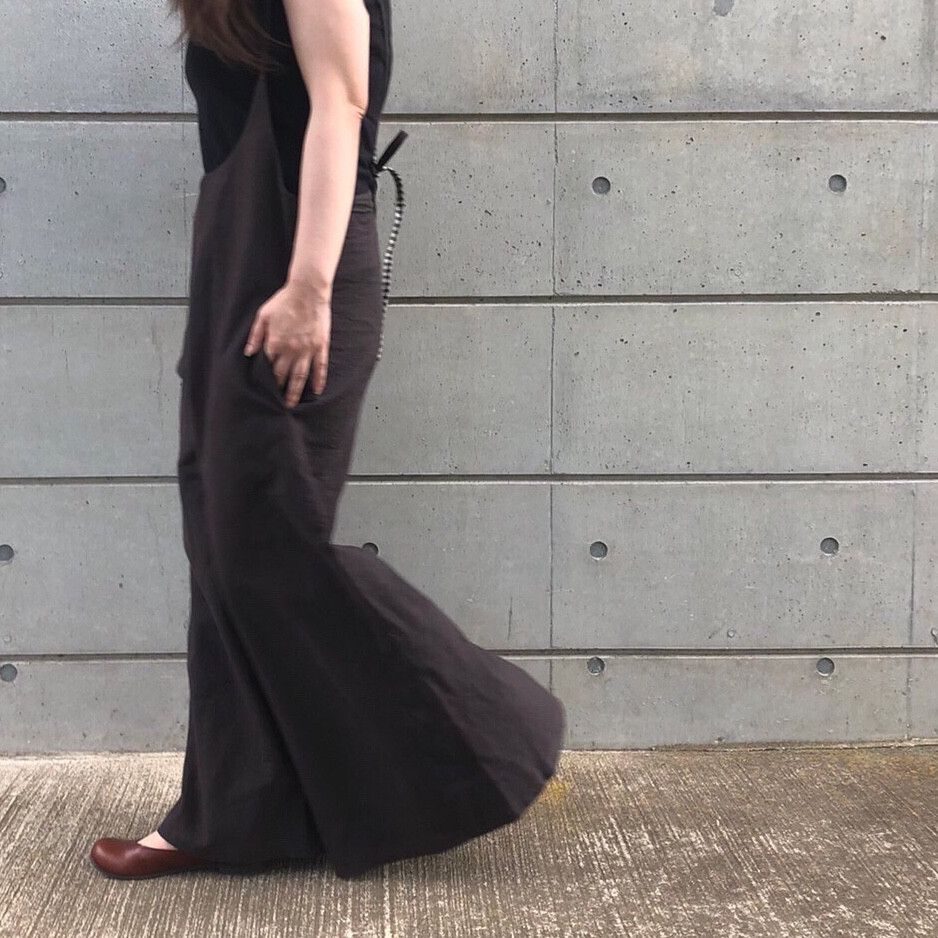 ■10日内発送■【再販】ブラウニッシュグレーの大人顔サロペット。「春リネンサロペットパンツ」麻 ロンパース