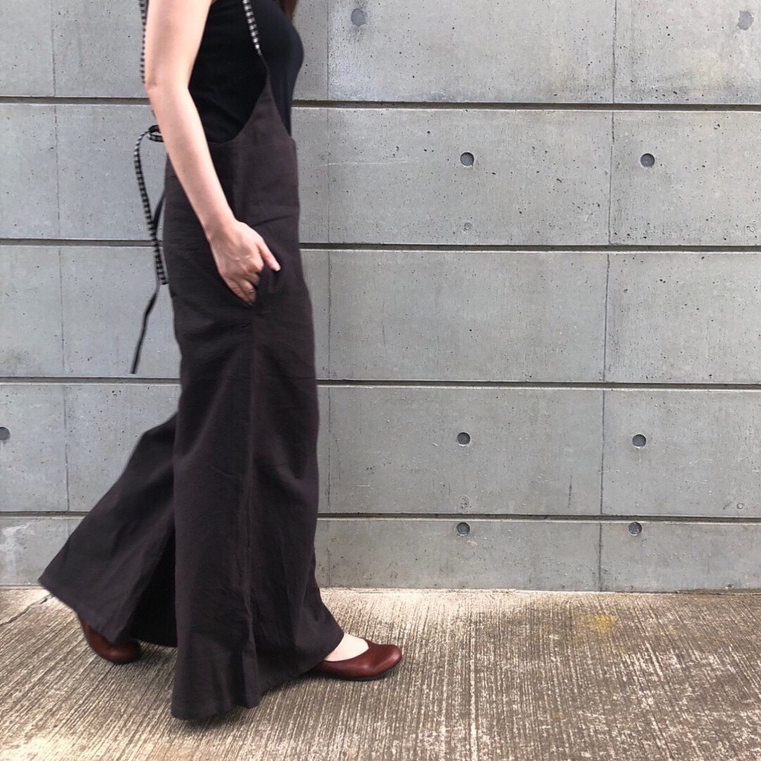 ■10日内発送■【再販】ブラウニッシュグレーの大人顔サロペット。「春リネンサロペットパンツ」麻 ロンパース