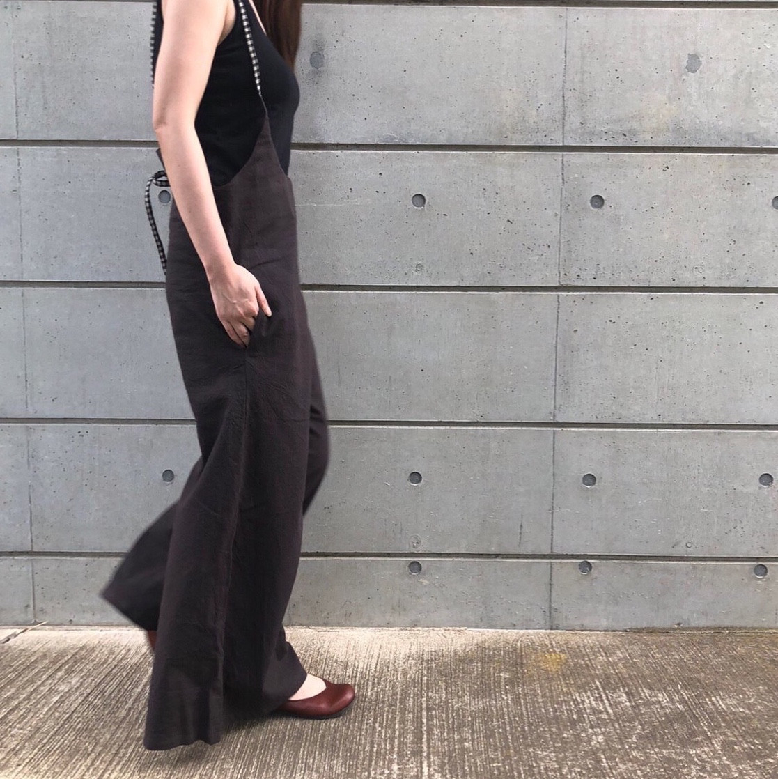 ■10日内発送■【再販】ブラウニッシュグレーの大人顔サロペット。「春リネンサロペットパンツ」麻 ロンパース