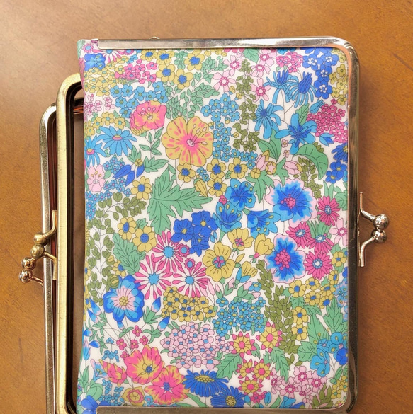 リバティラミネートマーガレットアニー　ラミネート (ホワイト×カラフル)がま口お薬手帳・母子手帳ケース口金選択可        Ω 人気・おすすめ｜使いやすい・旅行におすすめ 品質保証 全国発送 正規品・日本国内発送・安心保証付き