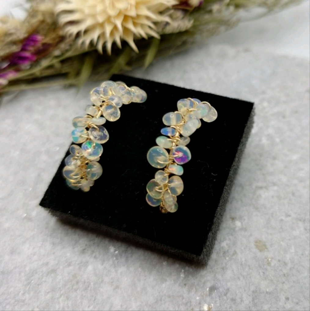 オパールのリーフピアス