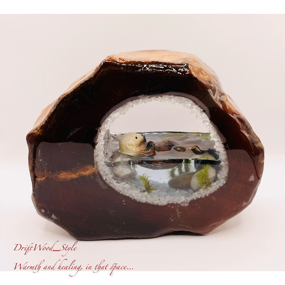 一つ限りの流木アート 海に浮かぶラッコ ジオラマ 流木 フィギュア 置物 インテリア レジン テラリウム 生き物 N1 6枚目の画像