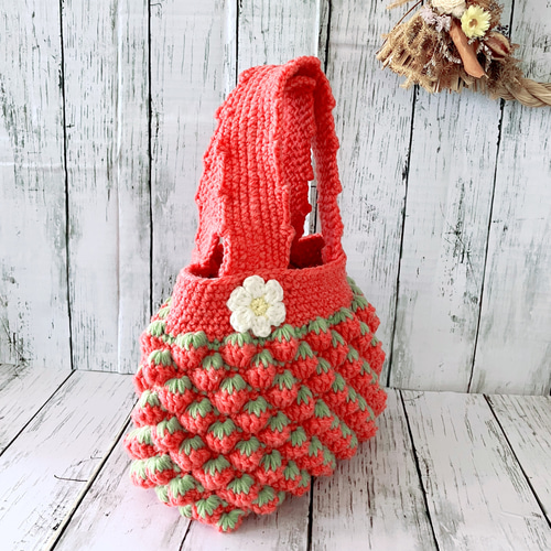 ぶらっとお出かけバック 薔薇色いちご くすみグリーン手編み＊受注制作