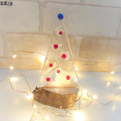 クリスマスツリー　クリスマス　ホワイト　白　赤　レッド　インテリア　飾り　天然木　ガラス　フュージング　F 1枚目の画像