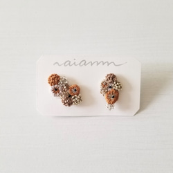 アシメトリー 刺繍イヤリング・キャメル 2枚目の画像