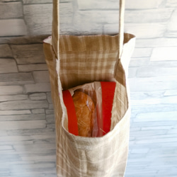【手刺繍】バケットバッグ　フランスパン入れ　白いパンのワッペン　ショルダーバッグ　リネン　細長　ワンハンドル 7枚目の画像