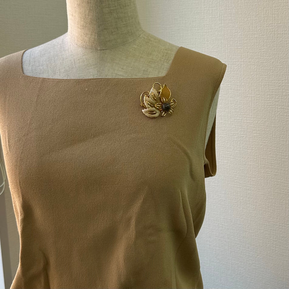 特価品です！化石サンゴ付き・花デザインブローチ・ゴールドカラー　R41023H2 7枚目の画像