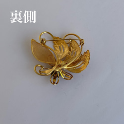 特価品です！化石サンゴ付き・花デザインブローチ・ゴールドカラー　R41023H2 15枚目の画像