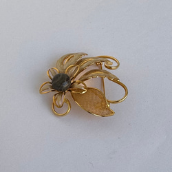 特価品です！化石サンゴ付き・花デザインブローチ・ゴールドカラー　R41023H2 12枚目の画像