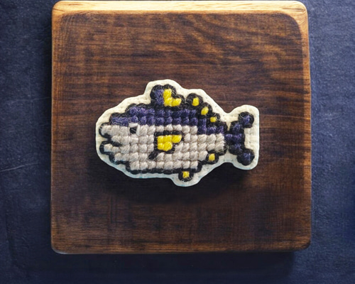 まぐろ【ブローチ】バッチ バッジ マグロ 鮪 魚 海の生き物 刺繍