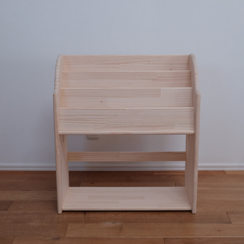 展示品処分価格40％引き！ 曲線がきれいな無垢材の絵本棚No2