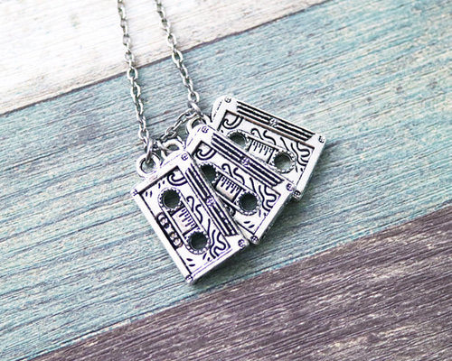 ザ・ビートルズ DVD&カセットテープ＆特典ネックレスのセット ザ