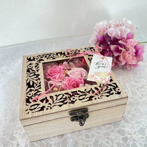 レース木箱のボックスアレンジ ピンク プリザーブドフラワー