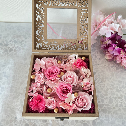 レース木箱のボックスアレンジ ピンク プリザーブドフラワー