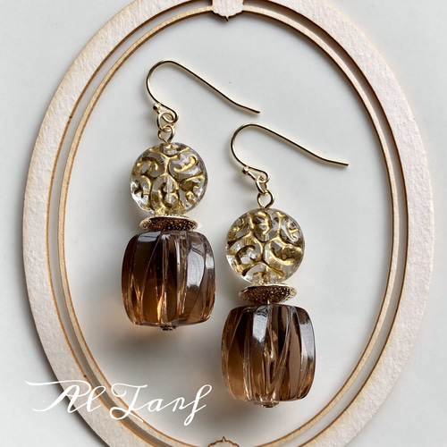 アンティーク風チェコビーズとスモーキーブラウンのピアス/イヤリング  