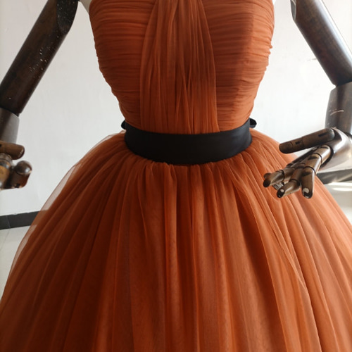 高品質！ パーティードレス テラコッタ色 トレーン ボリューミー  