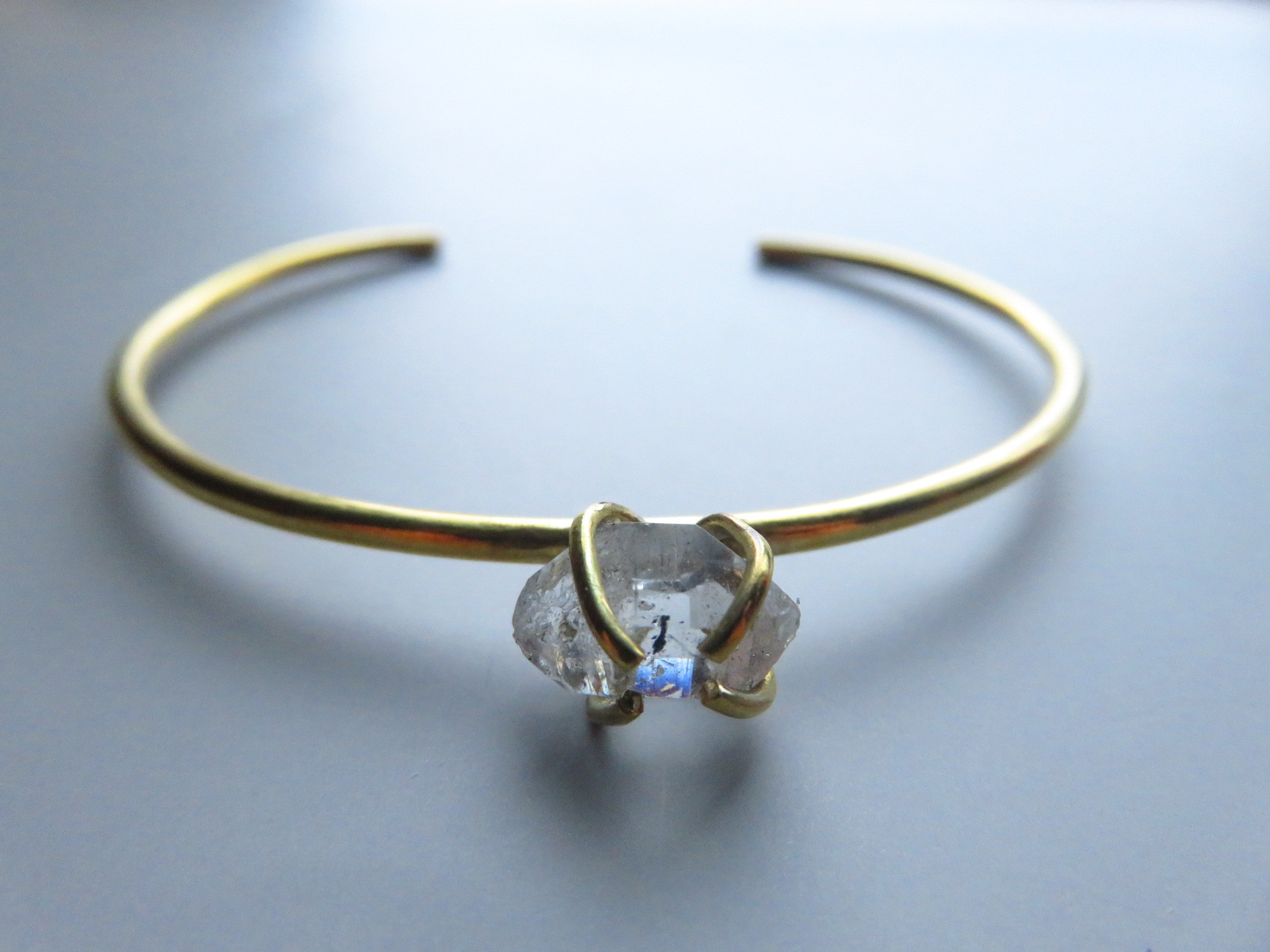ハーキマーダイヤモンド原石の真鍮バングル