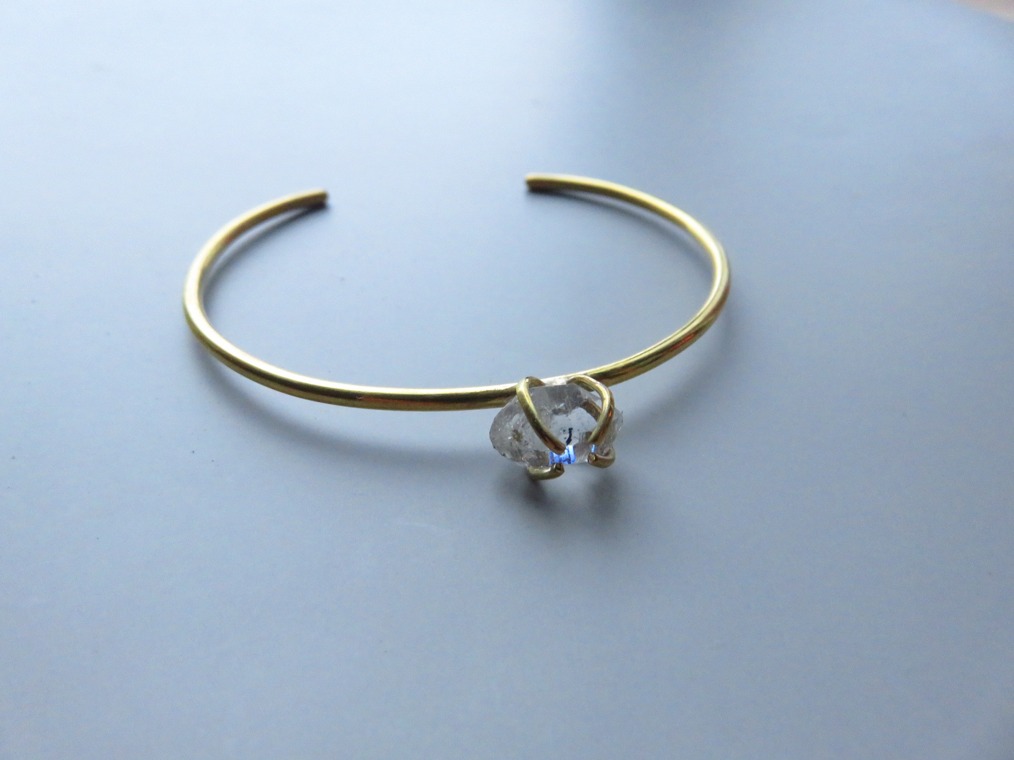 ハーキマーダイヤモンド原石の真鍮バングル