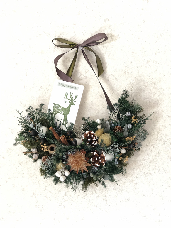 静かな森の冬リース リース green green 通販 14853877｜Creema(クリーマ)