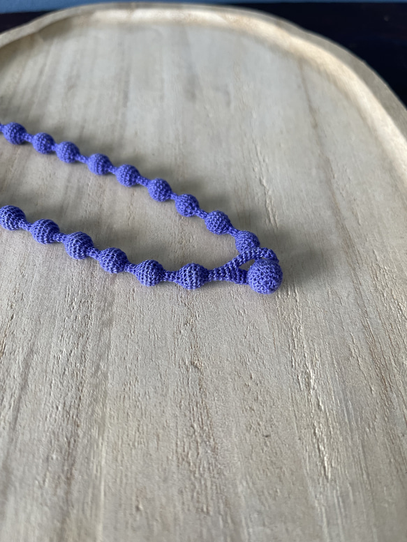 Crochet Balls Violet 手編みネックレス 3枚目の画像