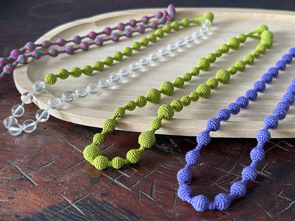 Crochet Balls Violet 手編みネックレス 5枚目の画像