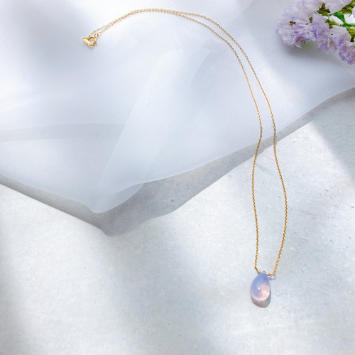 飛行石のようなスコロライト（アメジスト）のゴールドチェーン