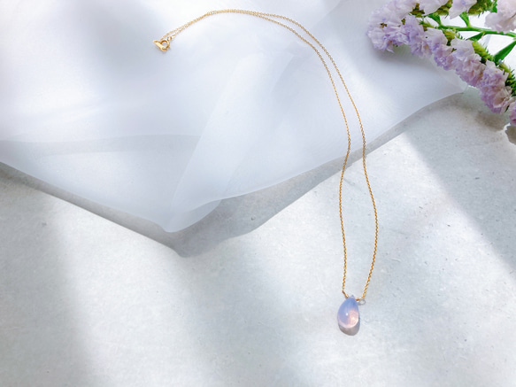飛行石のようなスコロライト（アメジスト）のゴールドチェーン
