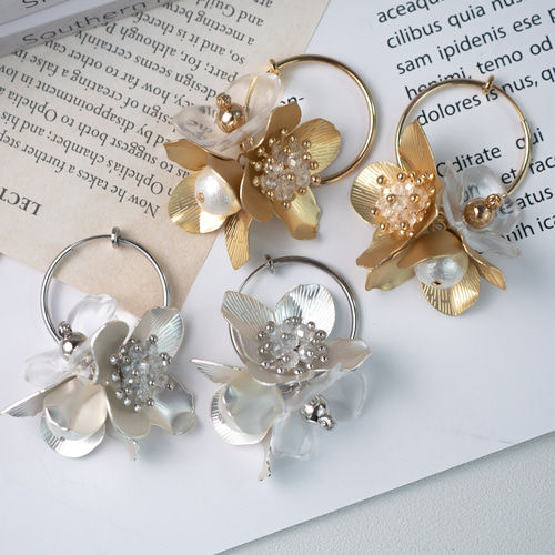 シャンパンゴールドフラワーフーケ 大ぶりイヤリング(ピアス