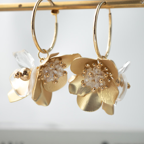 シャンパンゴールドフラワーフーケ 大ぶりイヤリング(ピアス