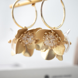 シャンパンゴールドフラワーフーケ 大ぶりイヤリング(ピアス